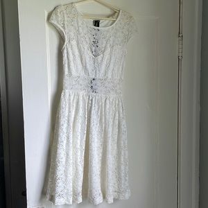 Made in USA - XS GUESS lace dress